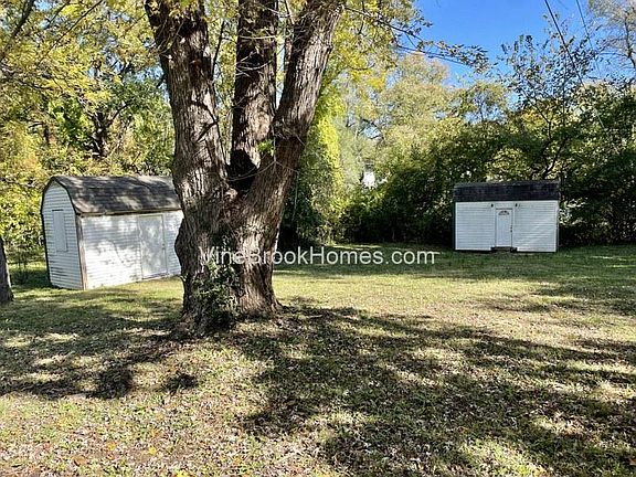 3rd image of 6609 Oxford Ave