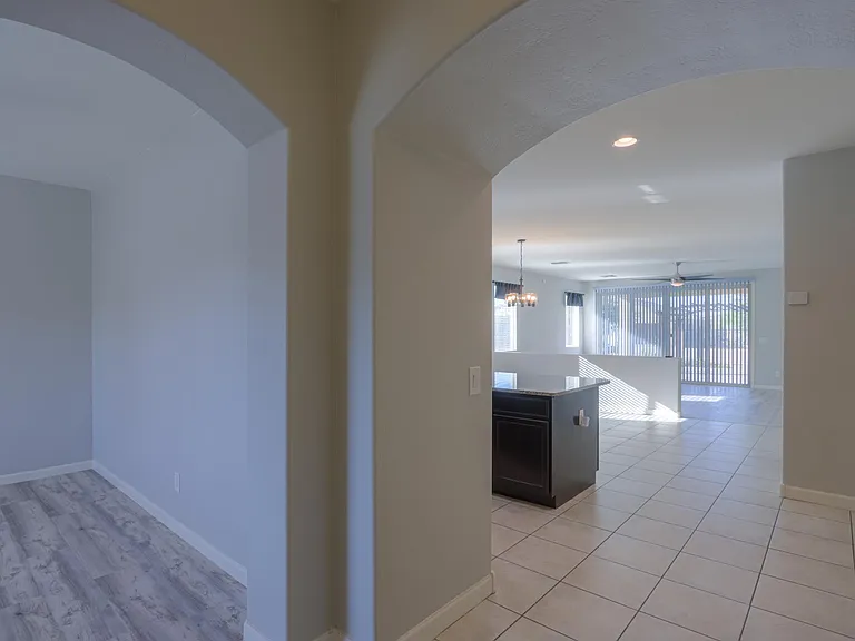 752 W Silver Reef Dr — Photo 4