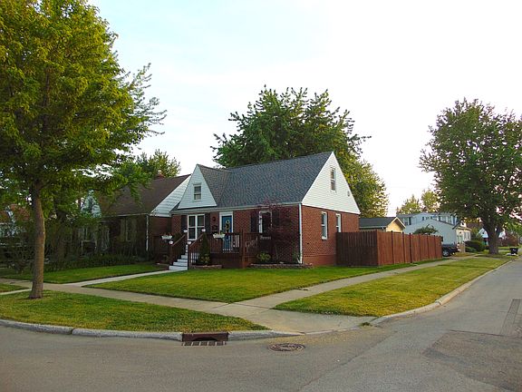 3rd image of 286 Wellington Ave