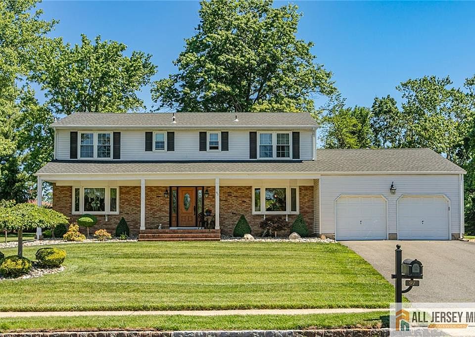 1st image of 91 Hidden Lake Dr