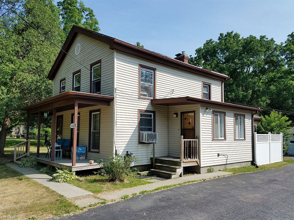 This unit is the whole first floor of this house