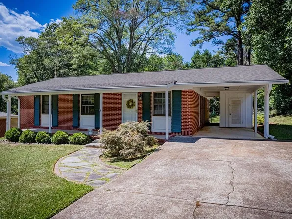 42 Willow Dr, Newnan, GA 30263