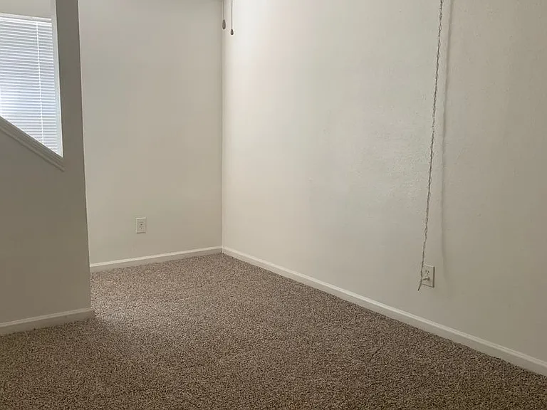 Emerald Cove Apartments — Photo 152