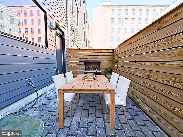 421 Wallace St — Photo 18