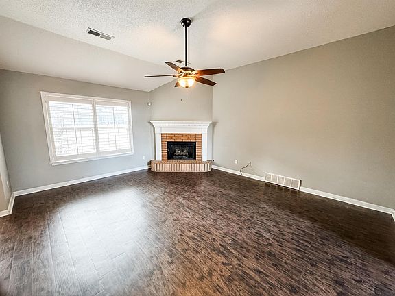 3rd image of 389 Bradford Trail Cv
