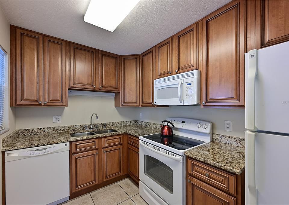 1st image of 390 301 BOULEVARD W #4A