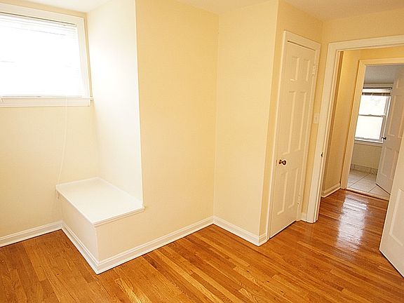 2nd image of 1376 Summit Dr