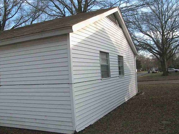 4th image of 707 Balfour Rd