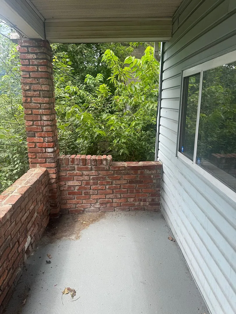 Charming 2BR Home in McKeesport — Photo 2