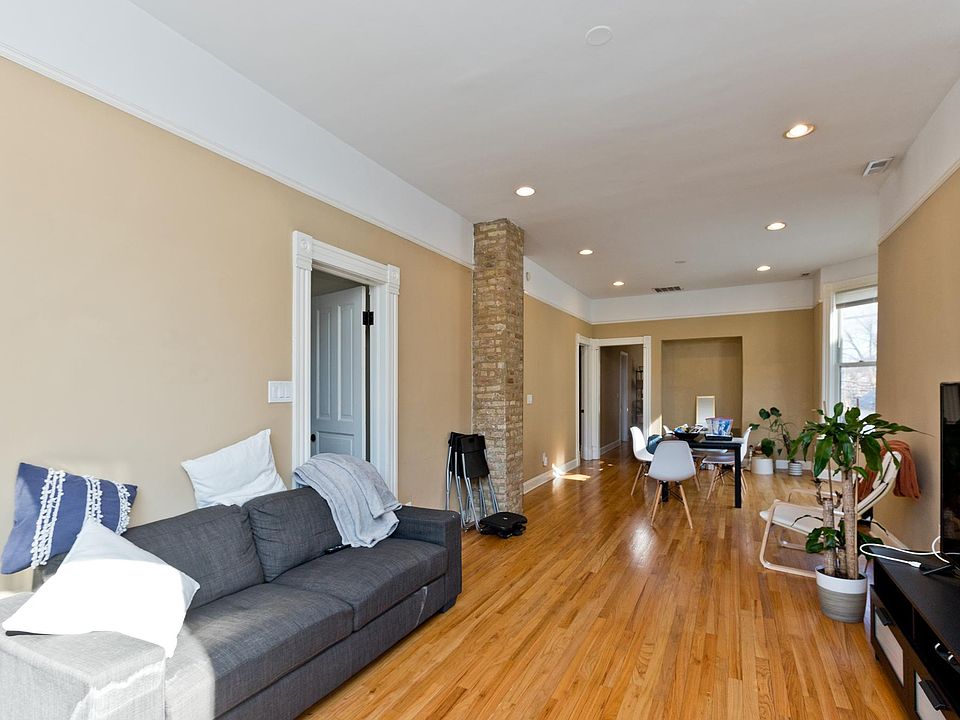 1st image of 1116 W Newport Ave #2
