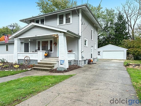 4th image of 1902 Randall Ave NW