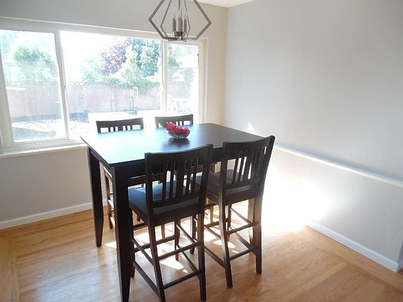 5th image of 5326 Camellia Ave