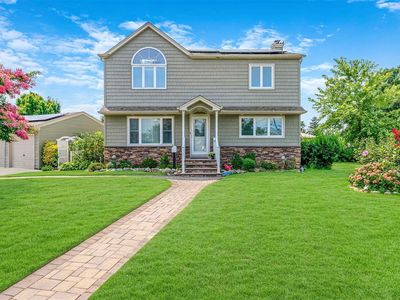 14 Roberts Street, Farmingdale, NY, 11735