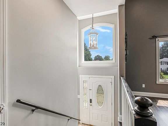 4th image of 740 Hillside Ave