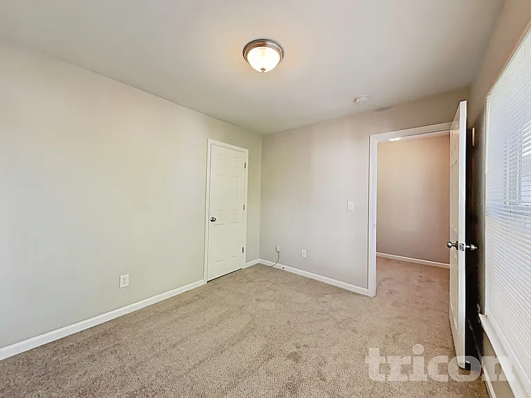 1211 Joannas Ct — Photo 12