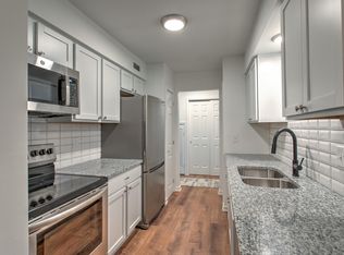 2240 Midland Grove Rd APT 303, Roseville, MN 55113