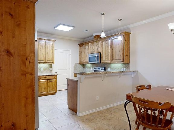 4th image of 3805 Silverthorne Ln Room B