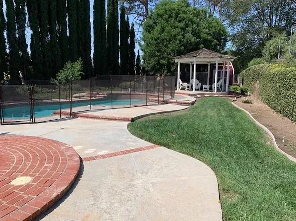 6 N Basswood Ave, Oak Park, CA 91377