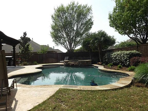 2nd image of 1404 Lone Oak Way