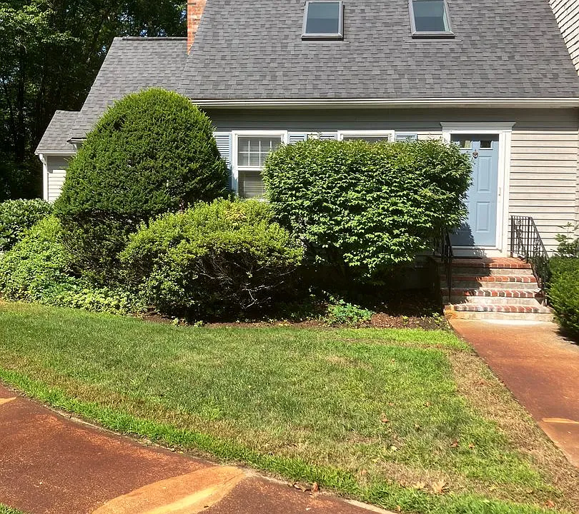 81 Village St