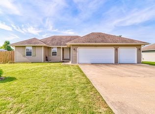 404 Sugar Tree Rd, Sparta, MO 65753