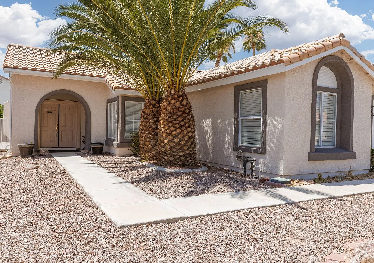 Single story home in Eldorado — Photo 3