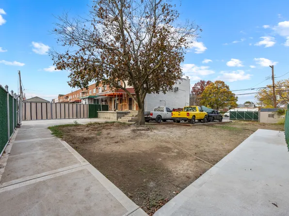 2924 Gerritsen Avenue image 13 of 25