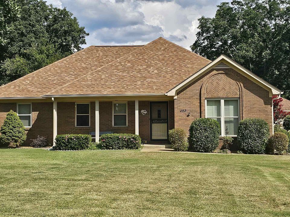 1st image of 252 West Dr