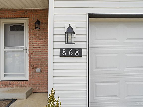 3rd image of 868 Greenwood Ln