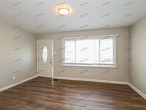 4th image of 9418 Echo Ln