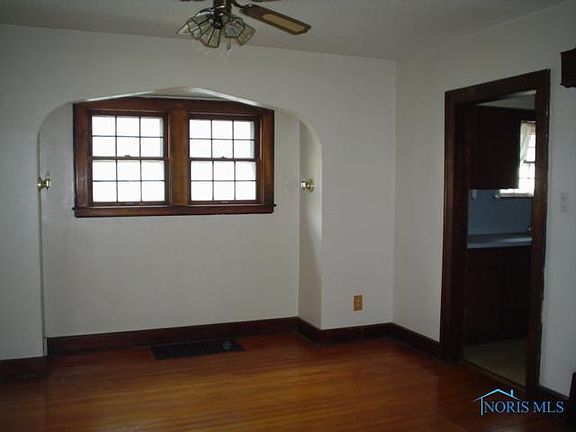 4th image of 315 W Gramercy Ave