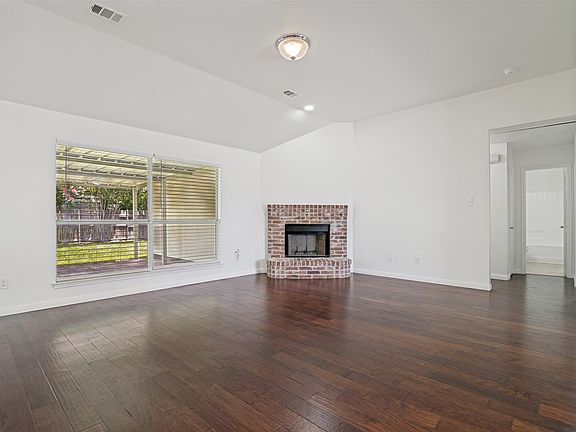 5th image of 3111 Creekside Dr