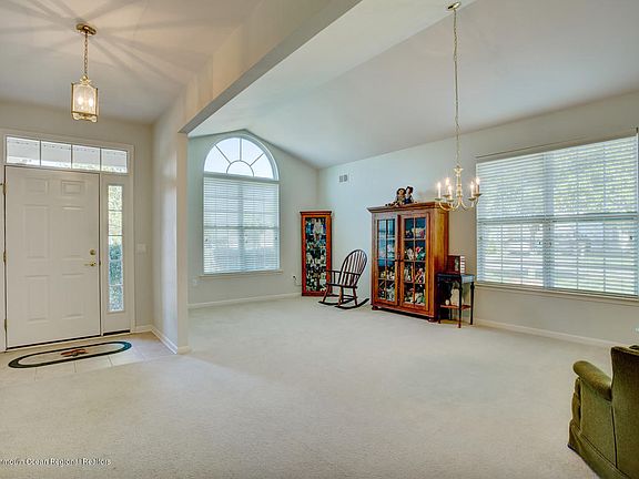 4th image of 601 Quail Ct