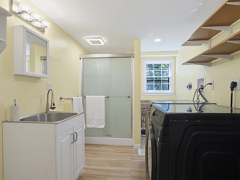 37 Woodbury Rd — Photo 17