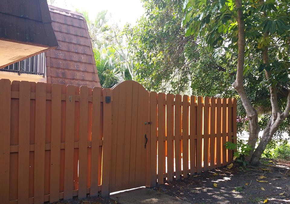 Private courtyard (front gate)