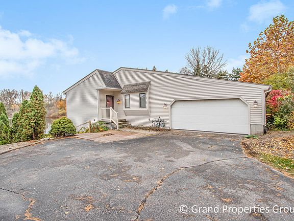 4th image of 1542 Lamberton Lake Dr NE