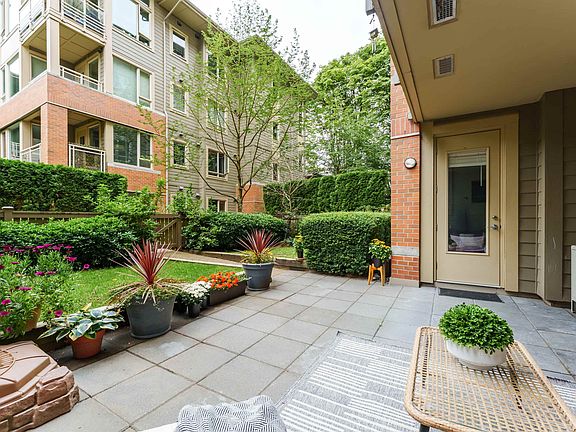 4th image of 139 W 22nd St #G11