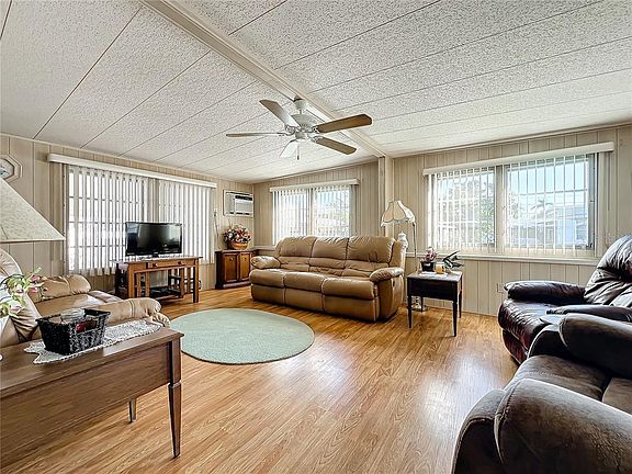 5th image of 511 50th Avenue Dr W