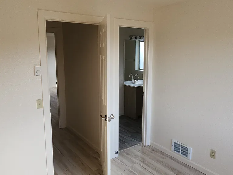 9412 1st Ave NE #2C — Photo 9
