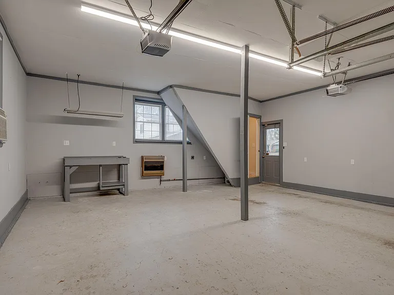 826 Victoria Dr — Photo 22