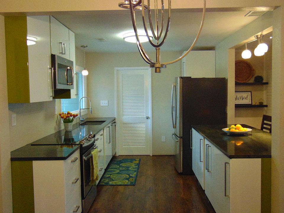 1st image of 5616 N Woodland Ct
