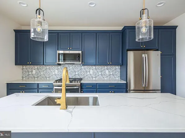 82 Becker Dr #39, Chalfont, PA 18914