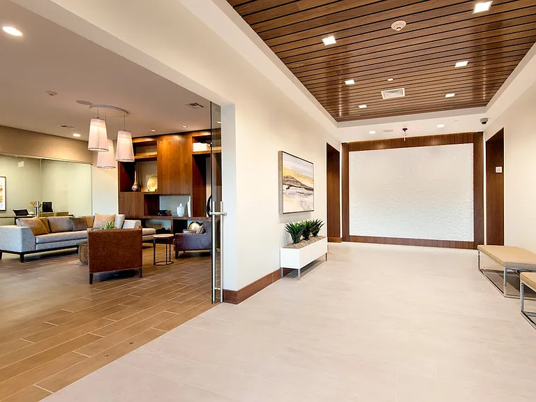 Leasing lobby