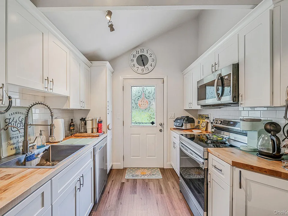 10 Community Rd