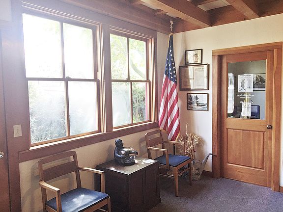 Main floor lobby entry