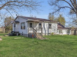 3335 Rock Creek Rd, Ottawa, KS 66067