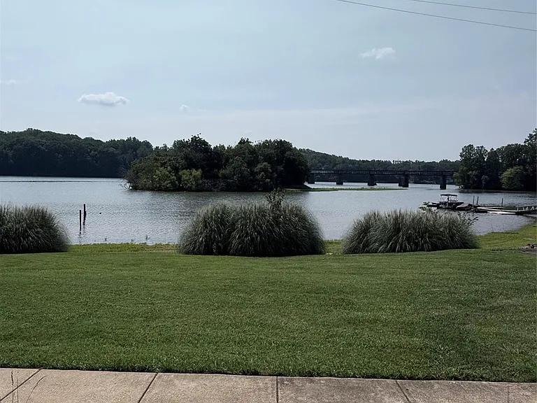 1442 River Dr — Photo 16
