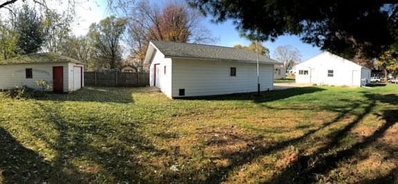 3rd image of 701 Wayne Dr