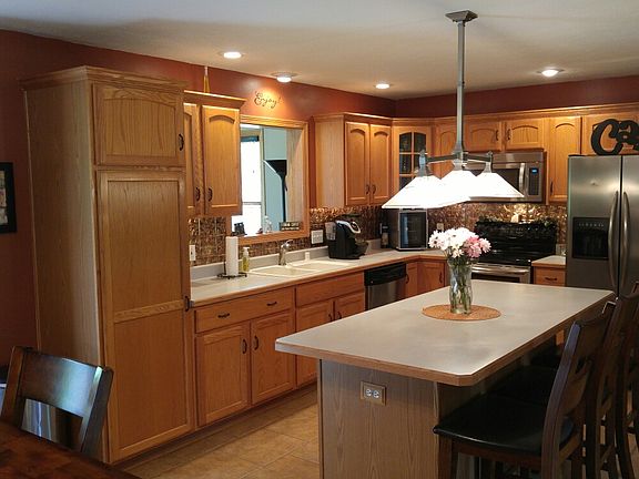3rd image of 140 Woodland Dr