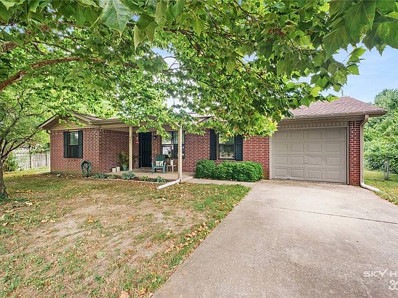 3rd image of 131 Pheasant Dr
